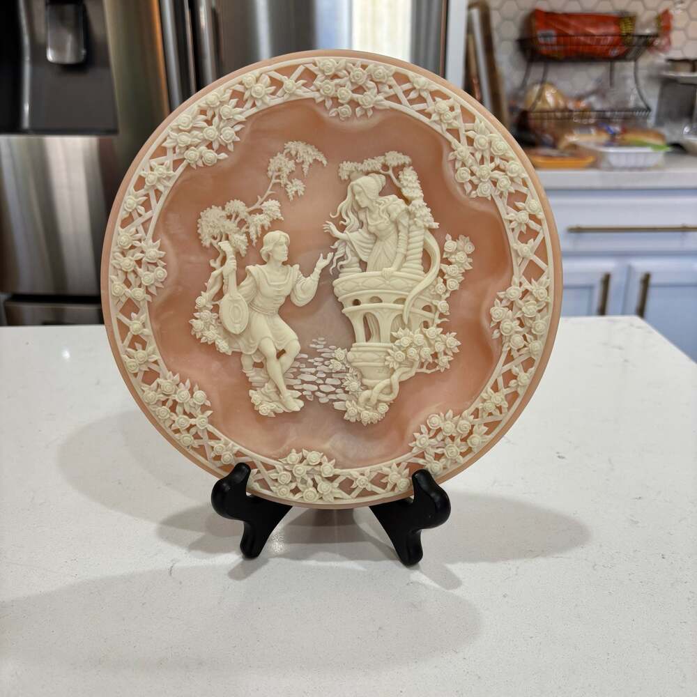 Incolay Studios 1988 Romeo & Juliet Shakespearean Lovers Collector Plate by Roge